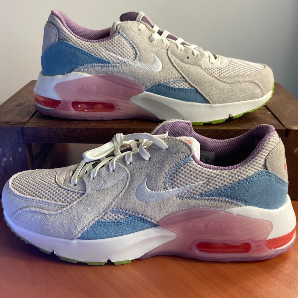 Nike Women's Air Max Excee Shoes. New without tags and box Women’s Size 8